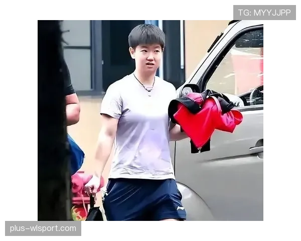 孙颖莎的行李箱里塞了三块奥运金牌,还有一堆没拆封的奢侈品小样 孙颖莎的行李箱里塞了三块奥运金牌,还有一堆没拆封的奢侈品小样